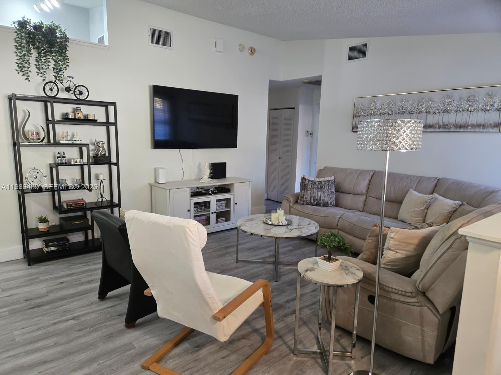 OAKWOOD II - Residential