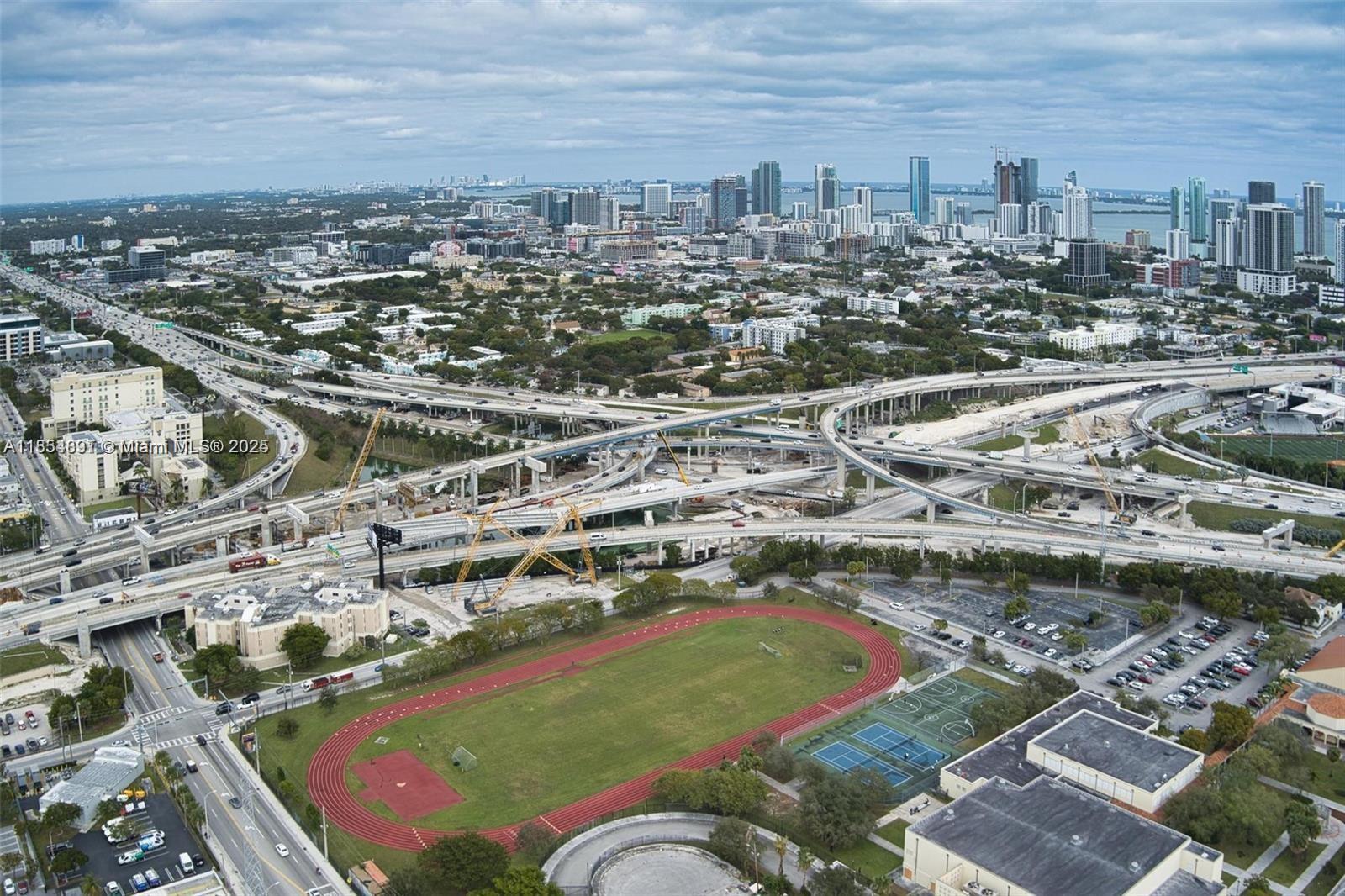 HIGHLAND PARK - Land