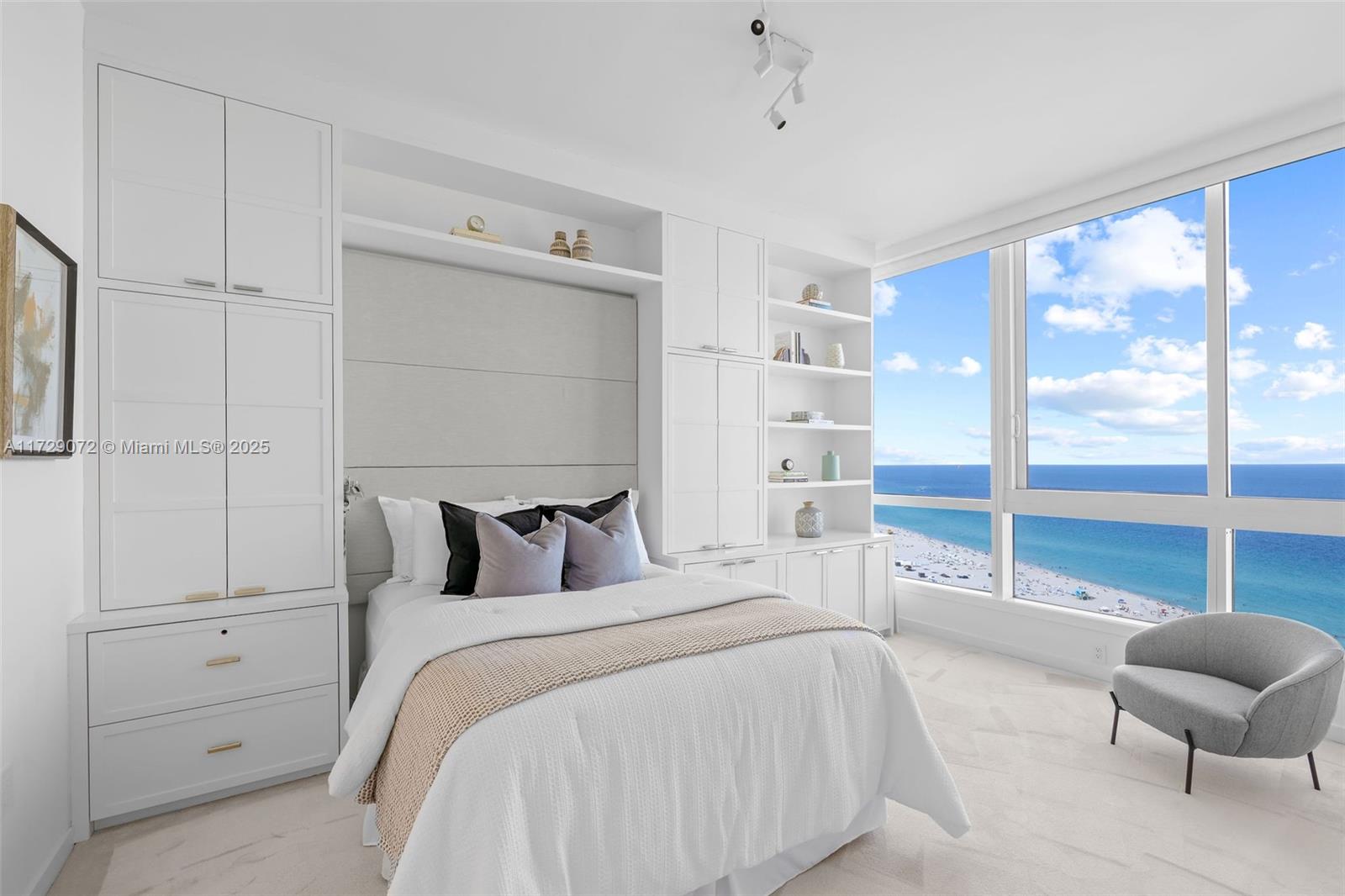 CONTINUUM ON SOUTH BEACH - Residential
