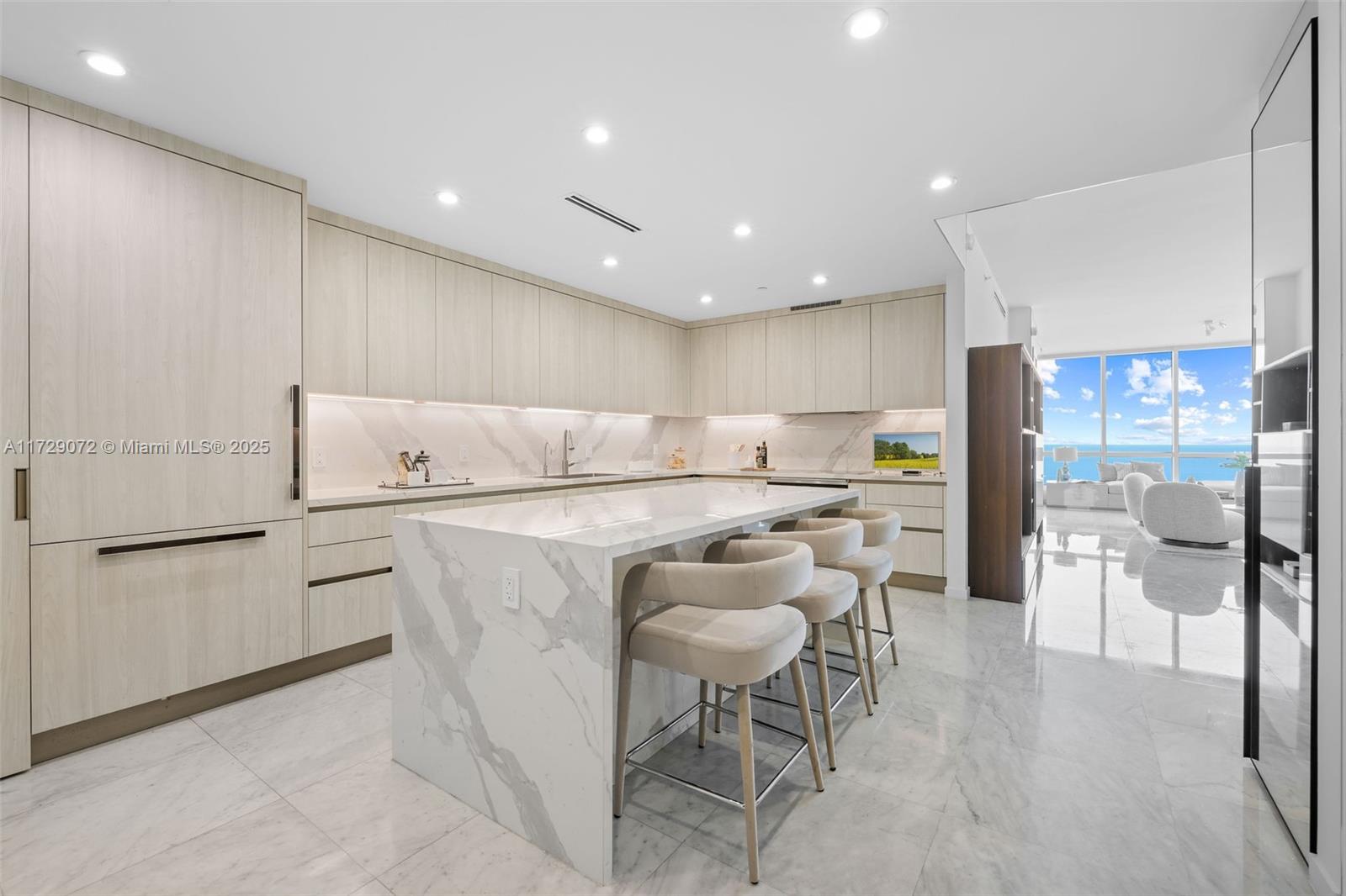 CONTINUUM ON SOUTH BEACH - Residential