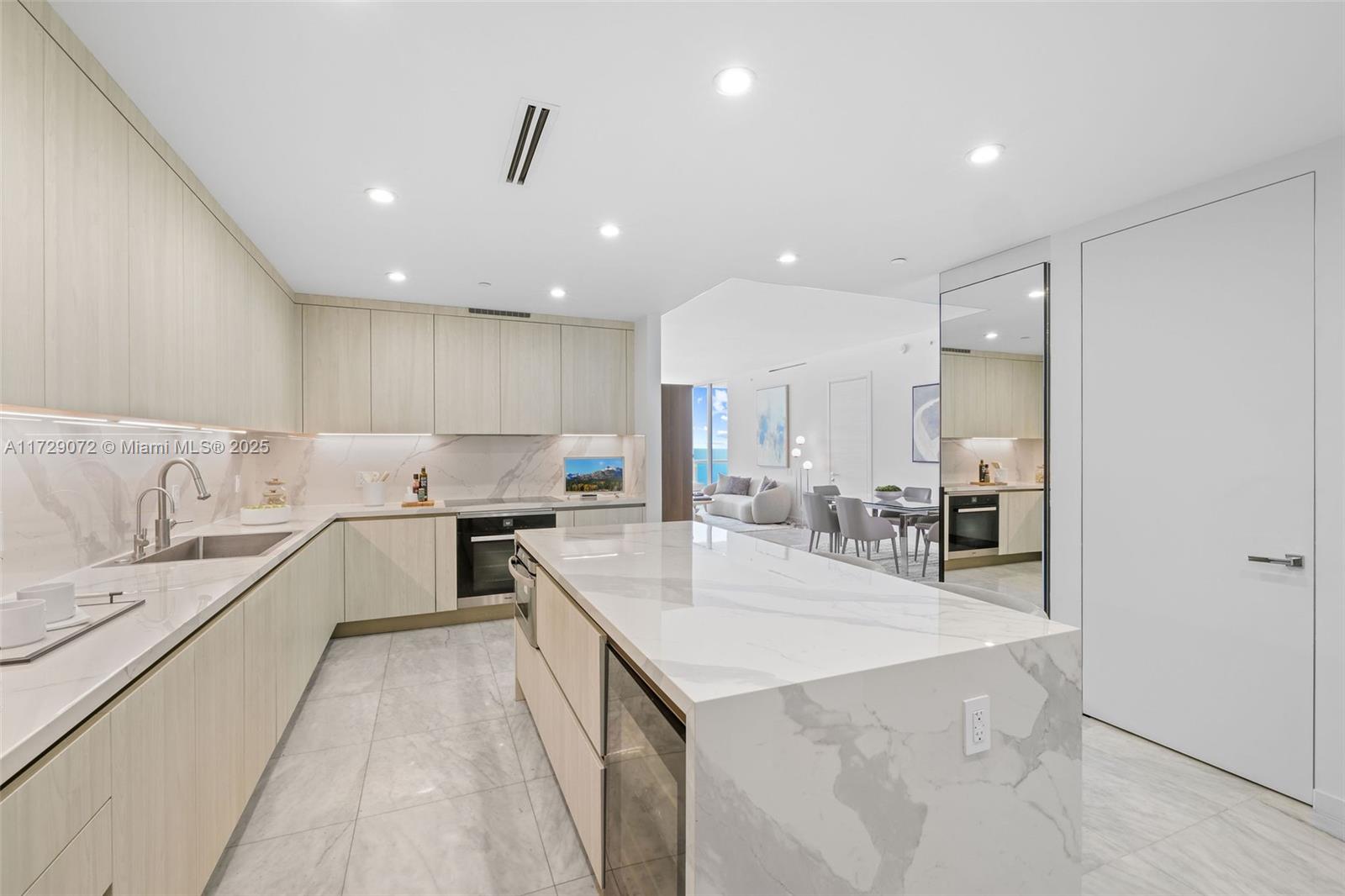 CONTINUUM ON SOUTH BEACH - Residential