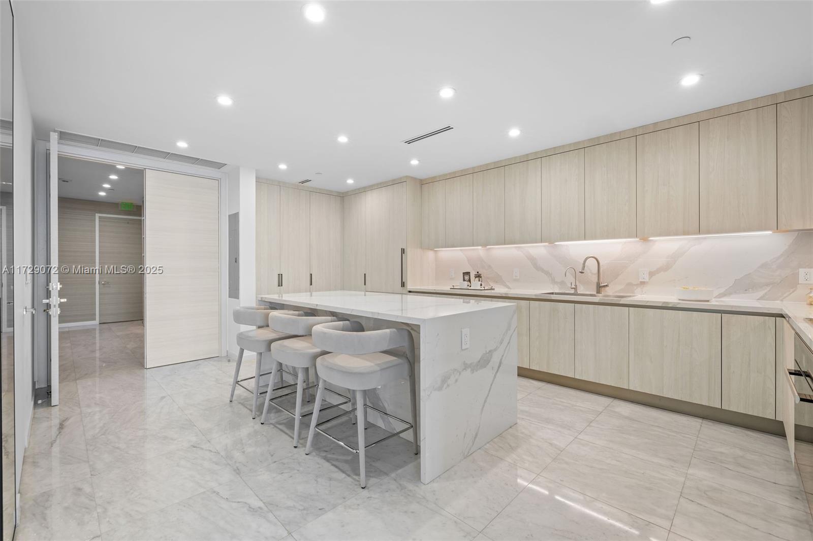 CONTINUUM ON SOUTH BEACH - Residential