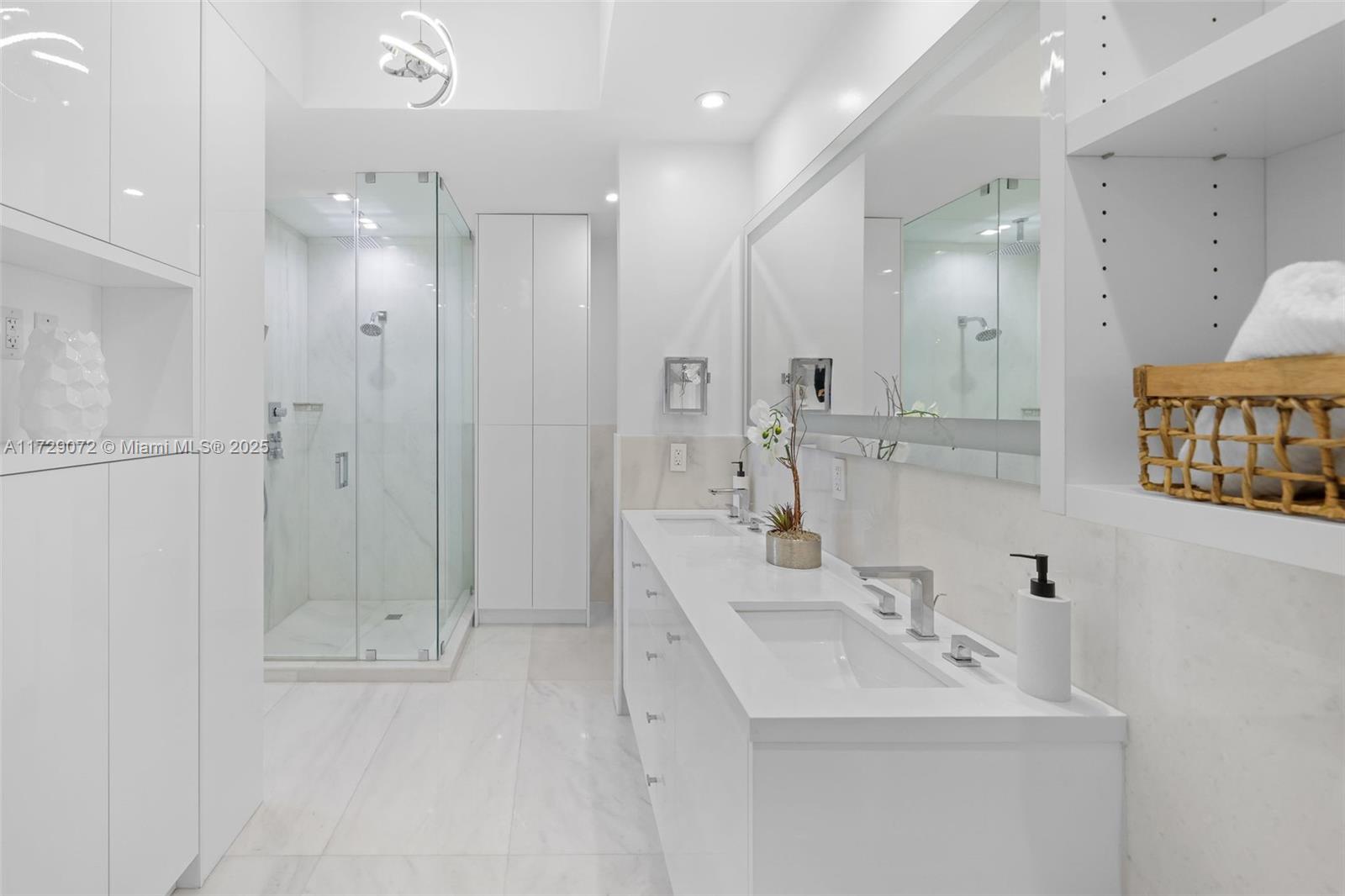 CONTINUUM ON SOUTH BEACH - Residential