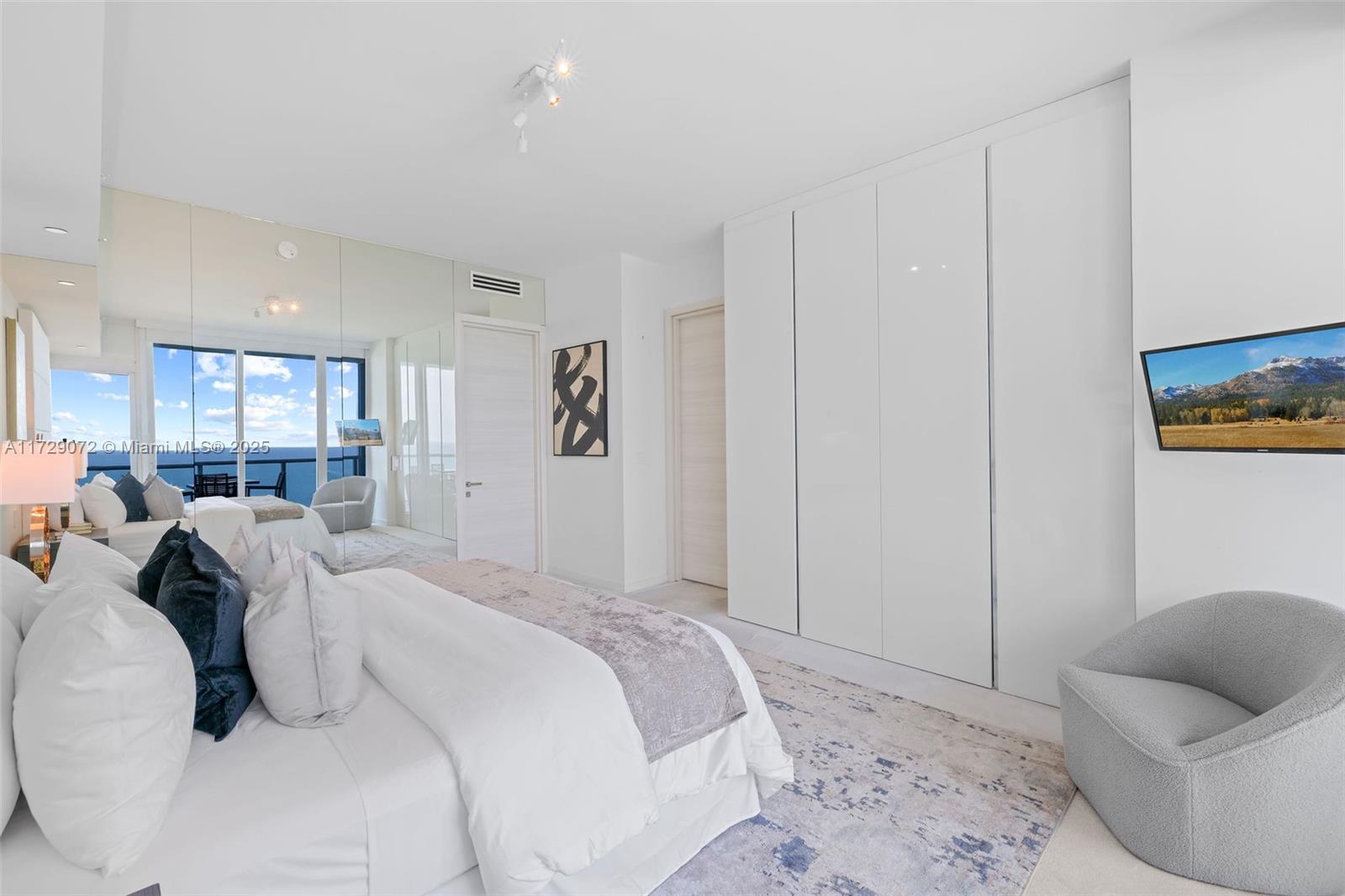 CONTINUUM ON SOUTH BEACH - Residential