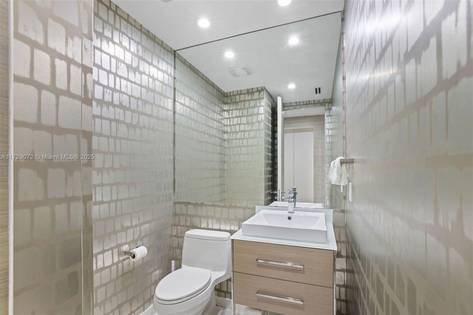 CONTINUUM ON SOUTH BEACH - Residential