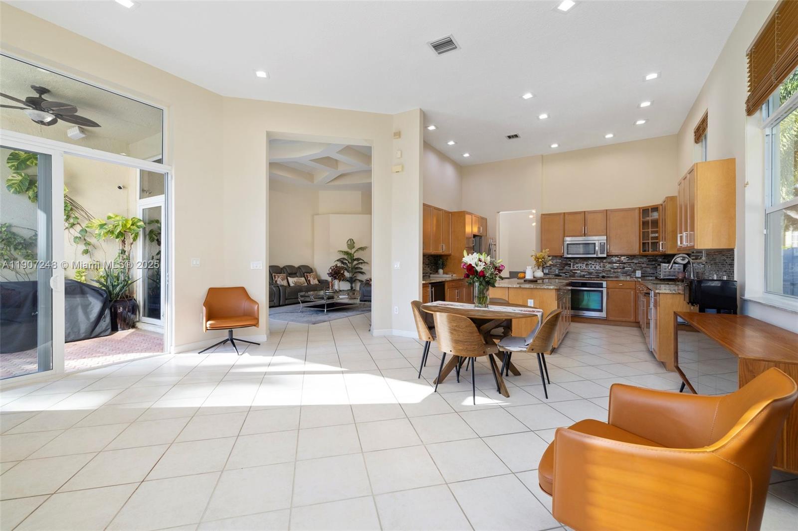 SESSA EIGHT - Residential