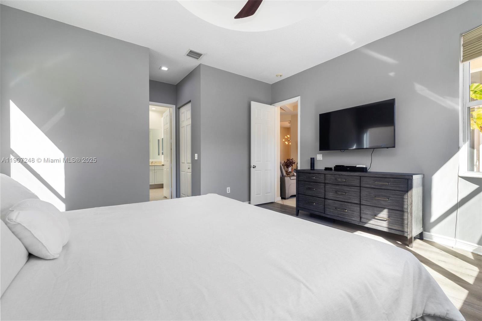 SESSA EIGHT - Residential