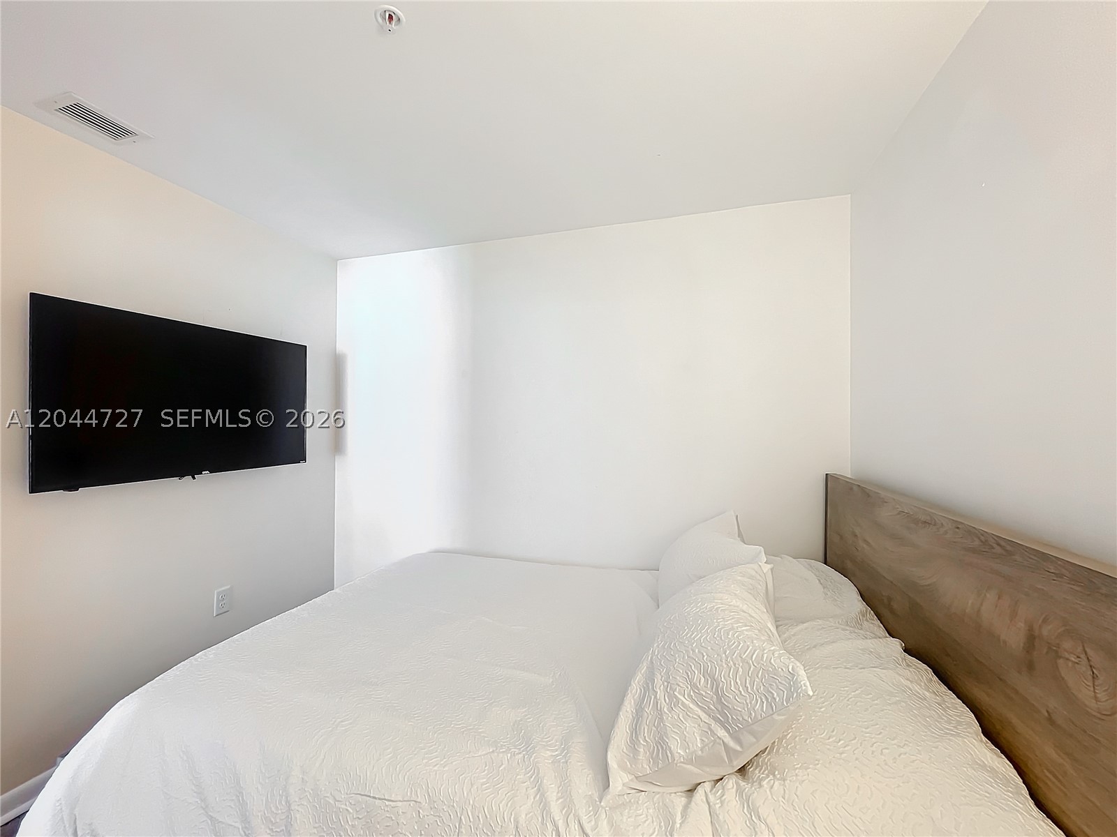 VIZCAYNE NORTH CONDO - Residential Lease