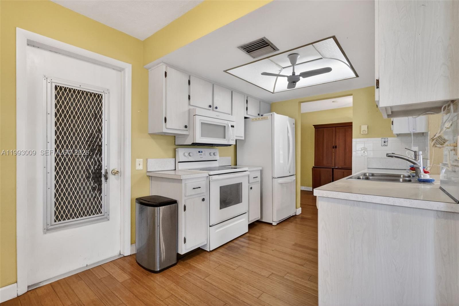 PALM BEACH LEISUREVILLE R - Residential