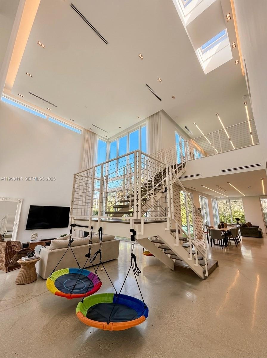 HOLLYWOOD LAKES SECTION - Residential