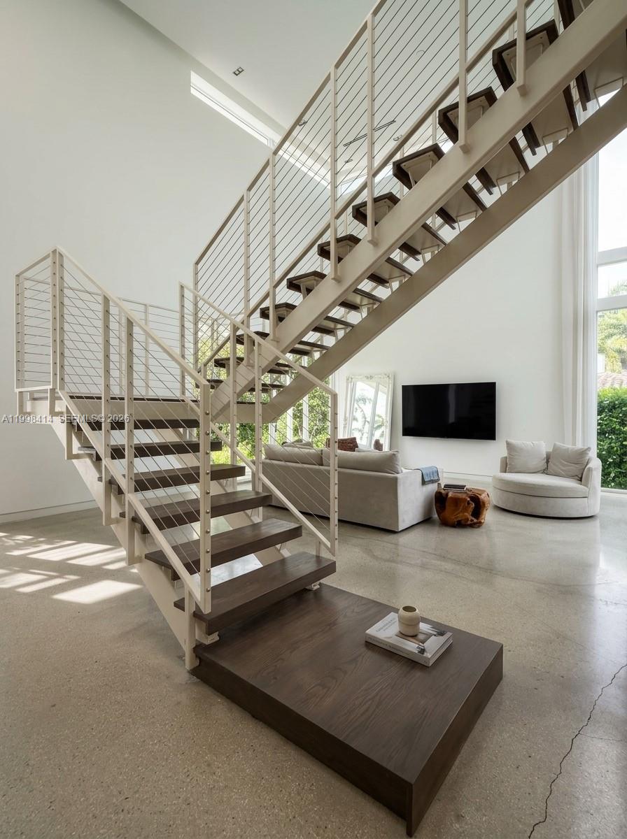 HOLLYWOOD LAKES SECTION - Residential