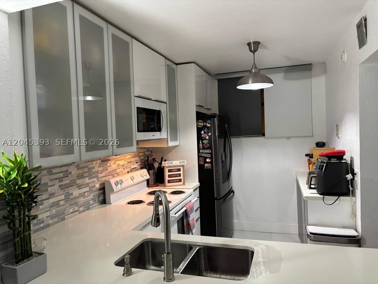 LAKE EMERALD CONDOMINIUM - Residential