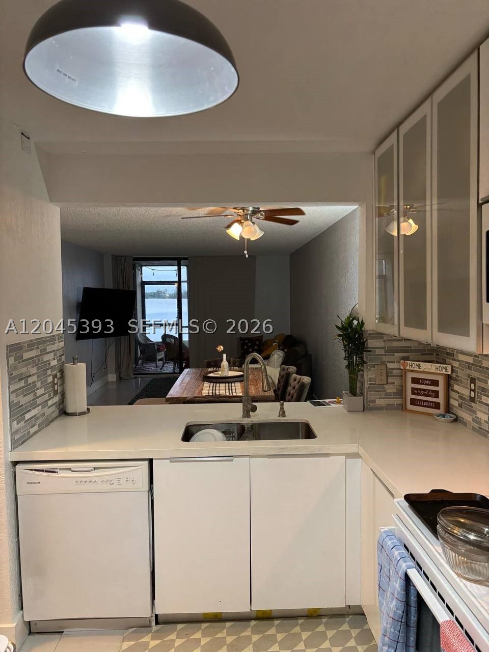 LAKE EMERALD CONDOMINIUM - Residential