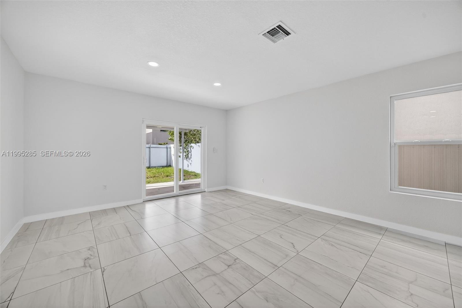 ROYAL HOMES WEST - Residential