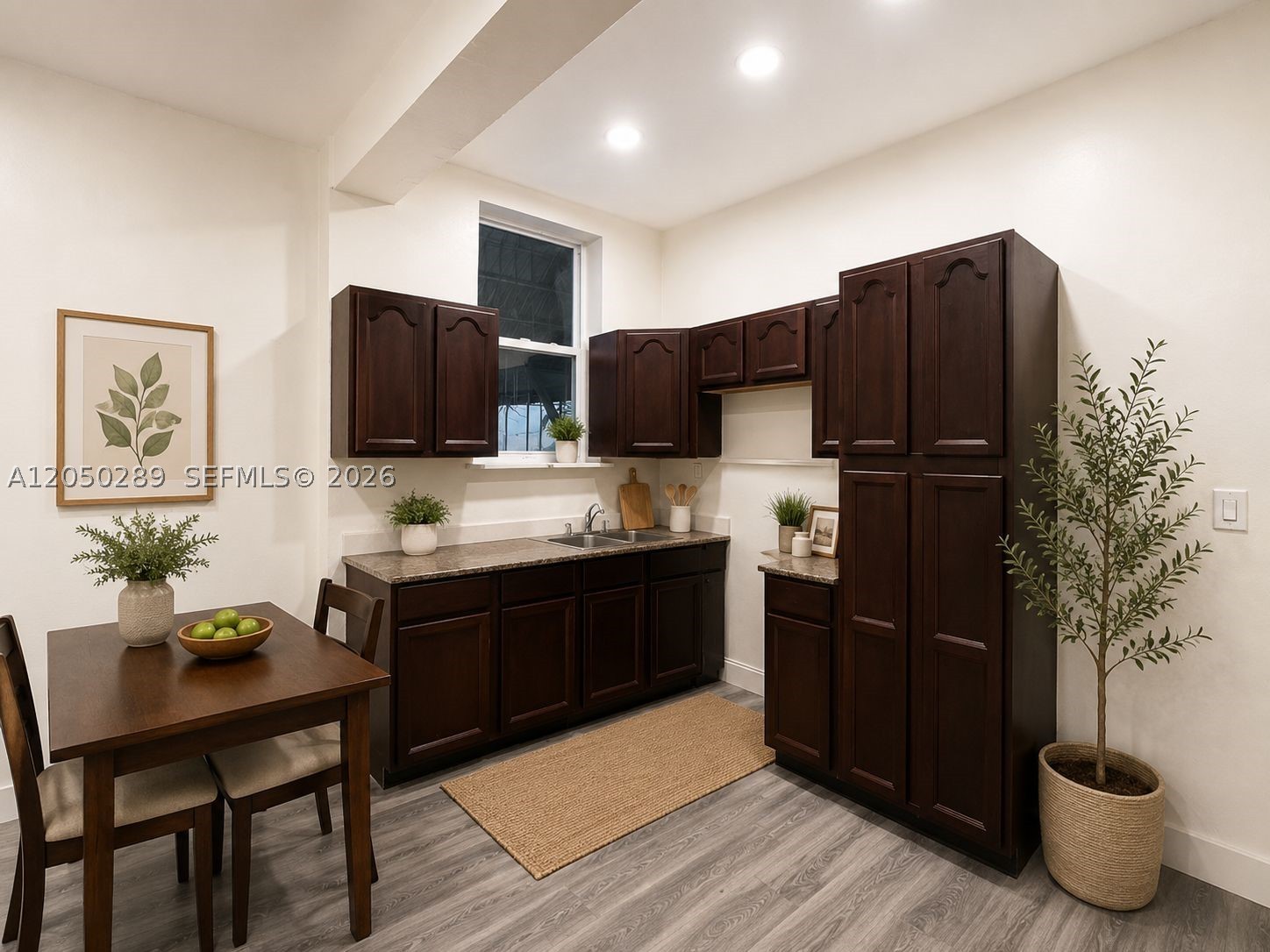 LAWRENCE ESTATE LAND CO - Residential Lease