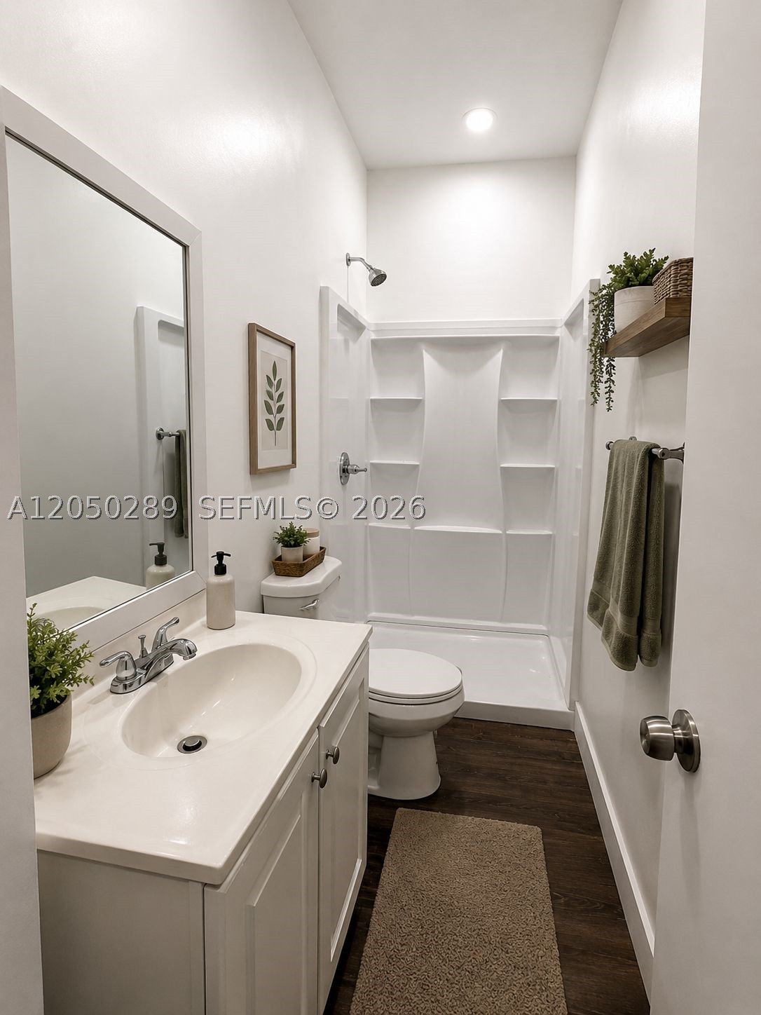 LAWRENCE ESTATE LAND CO - Residential Lease