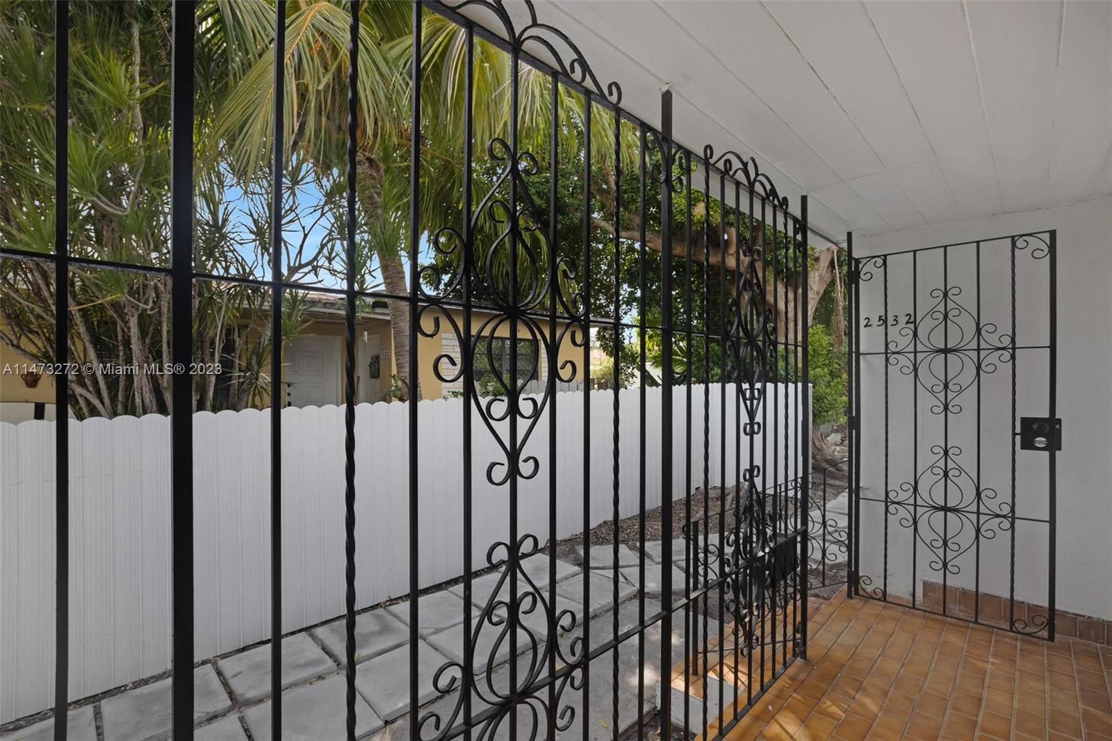 GRAPELAND - Residential Lease