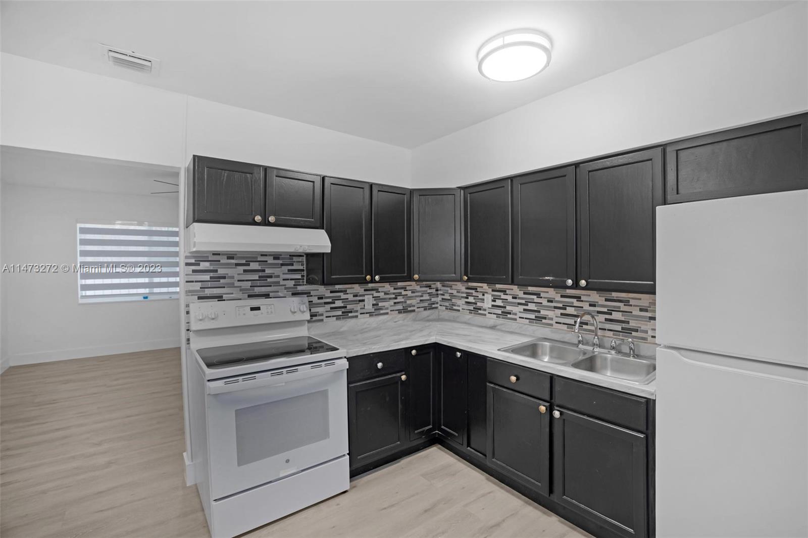 GRAPELAND - Residential Lease