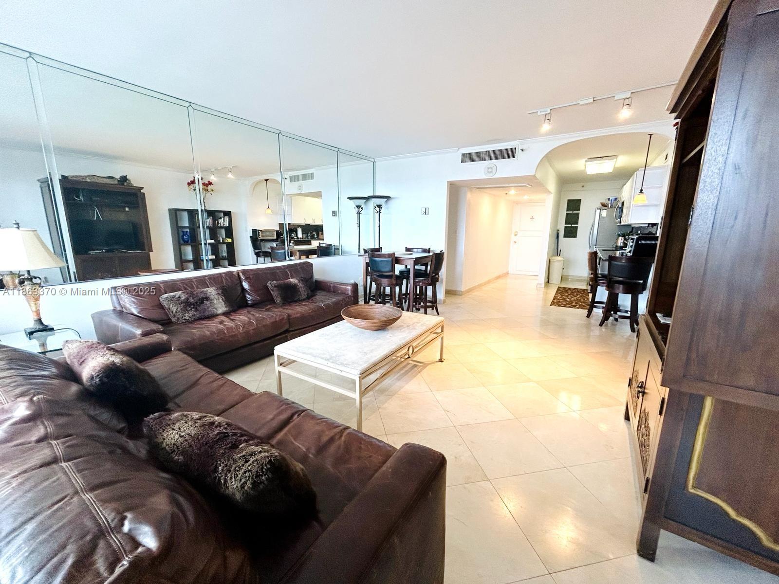 THE DECOPLAGE CONDO - Residential