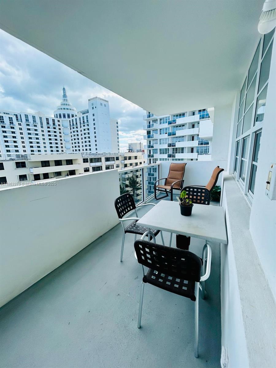 THE DECOPLAGE CONDO - Residential