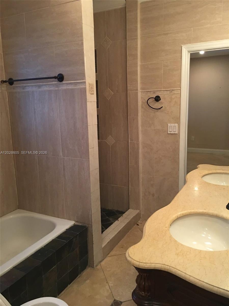CORAL WAY PARK SEC B - Residential Lease