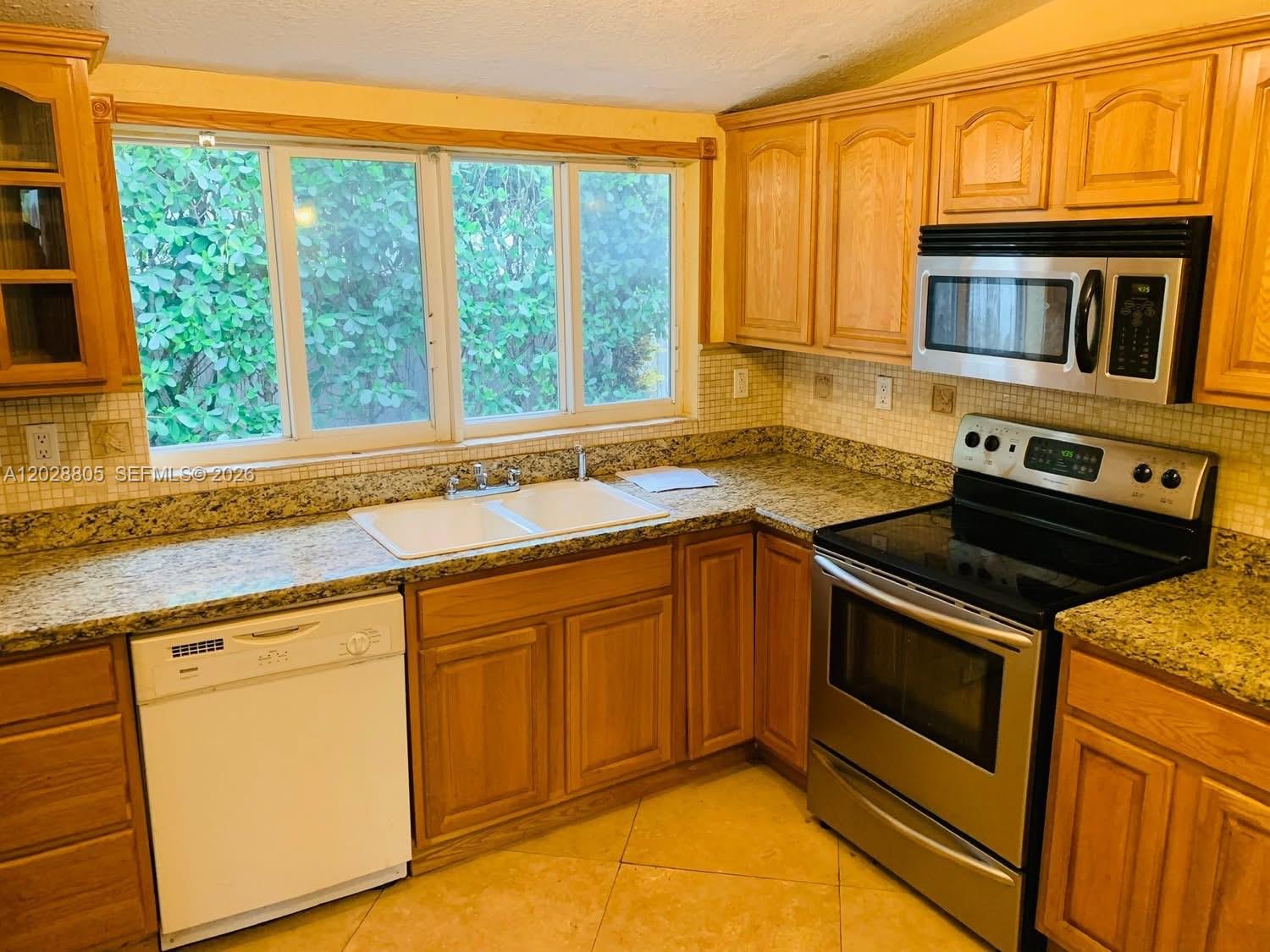 CORAL WAY PARK SEC B - Residential Lease