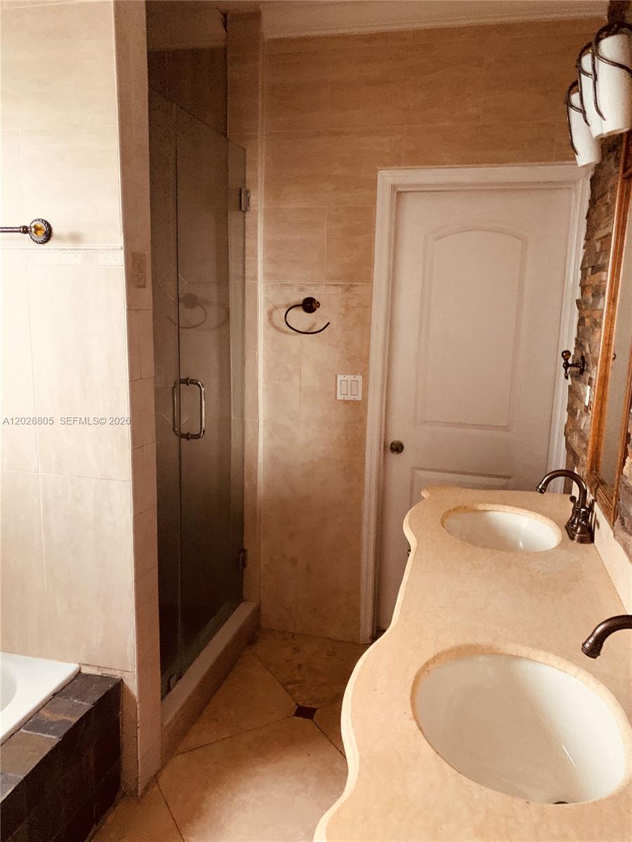 CORAL WAY PARK SEC B - Residential Lease