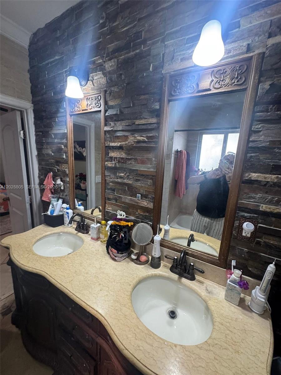 CORAL WAY PARK SEC B - Residential Lease
