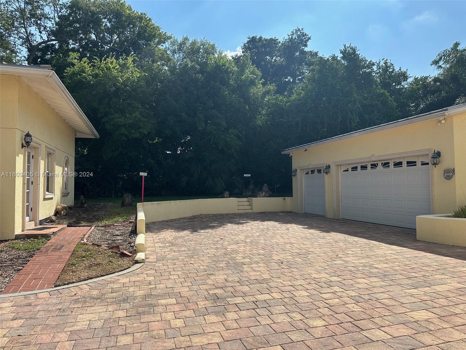 Broadview Manor - Residential