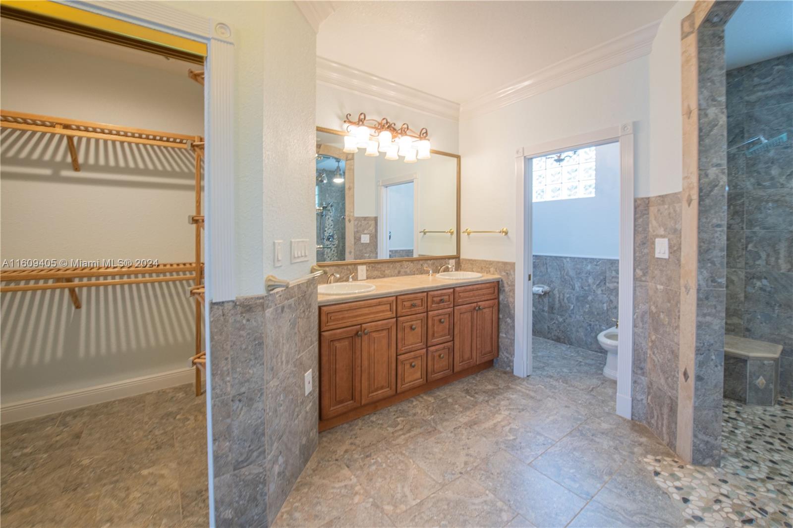 Broadview Manor - Residential