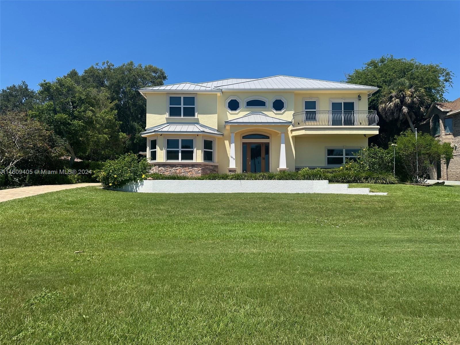 Broadview Manor - Residential