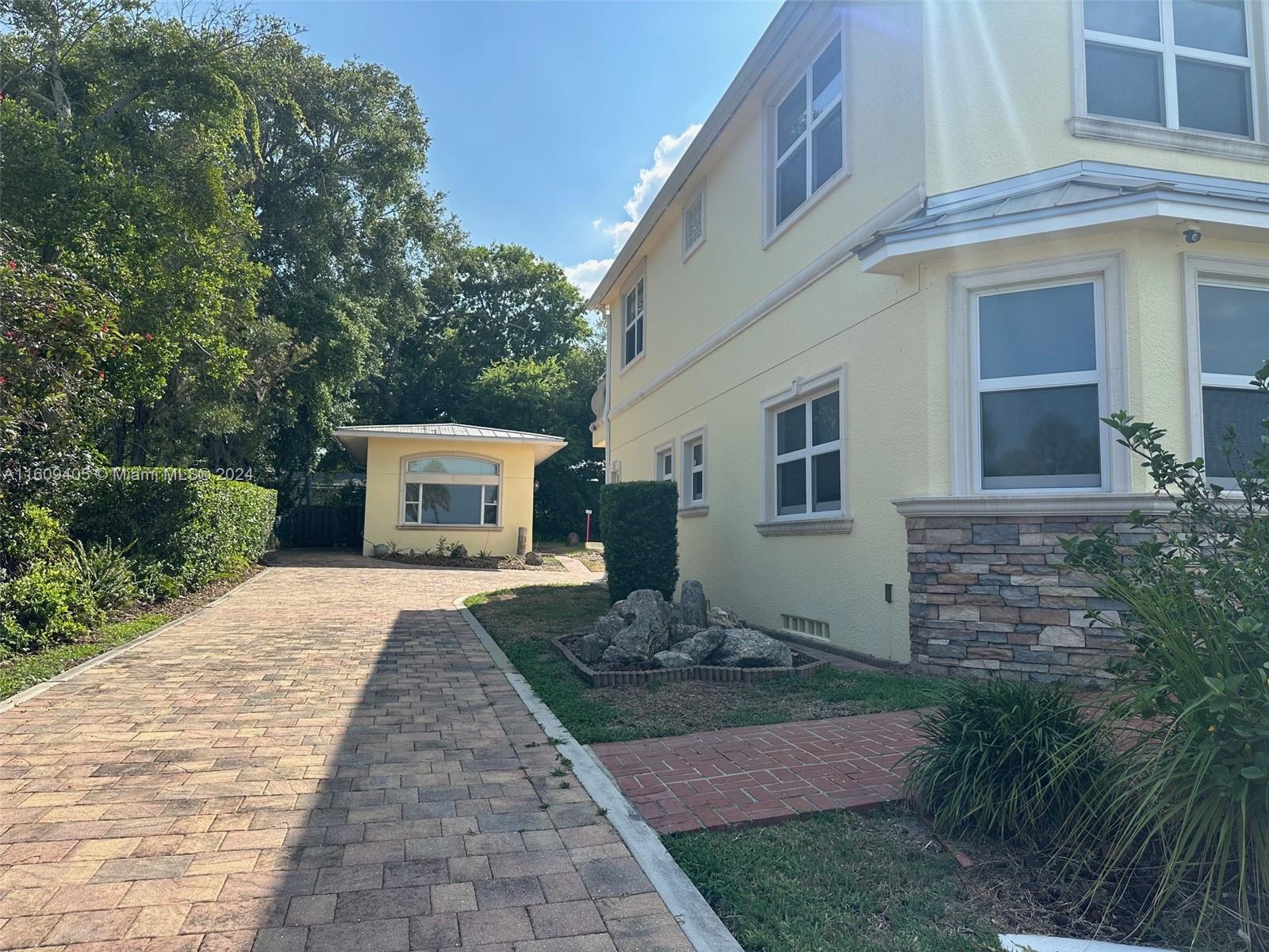 Broadview Manor - Residential