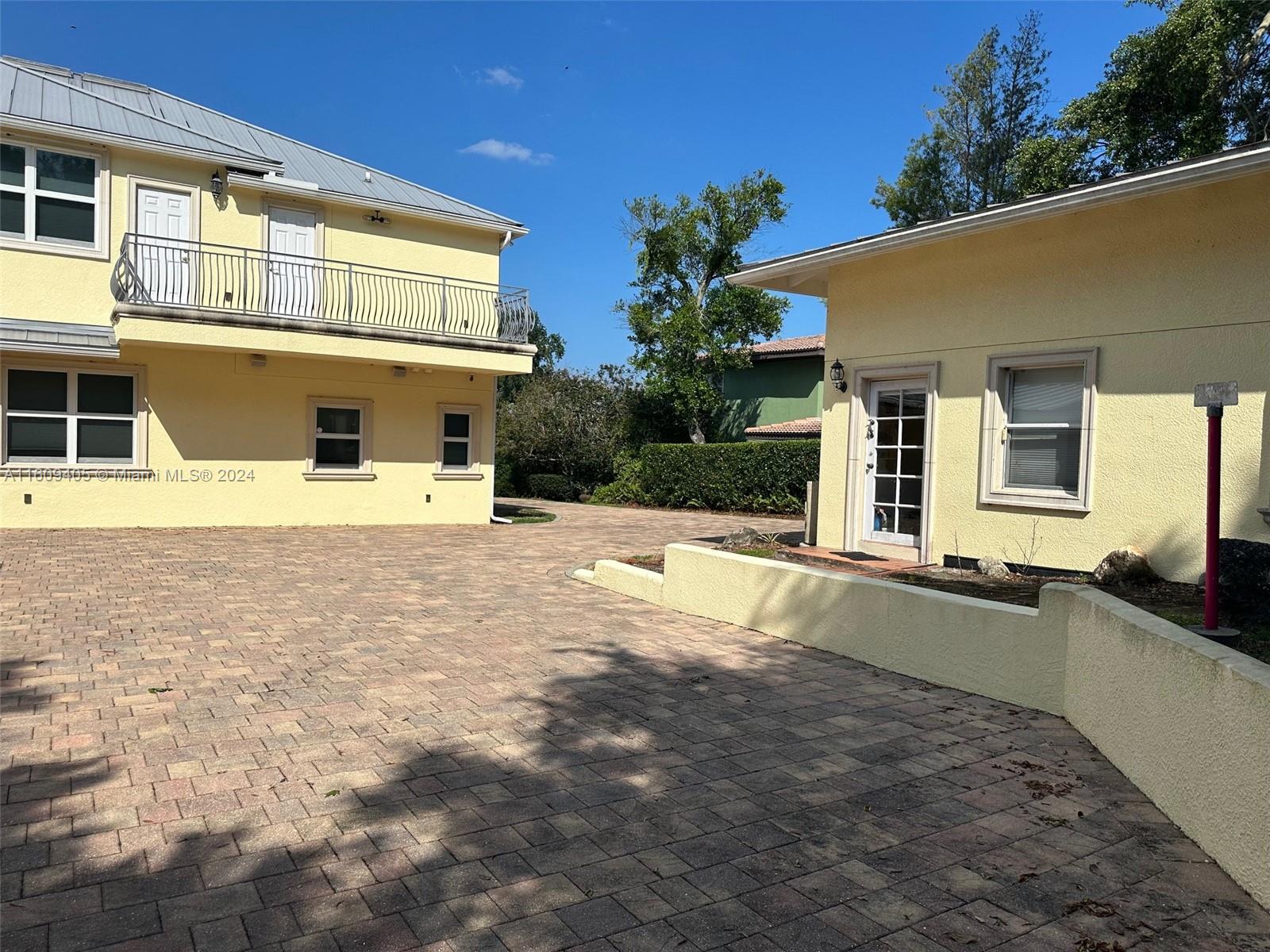 Broadview Manor - Residential