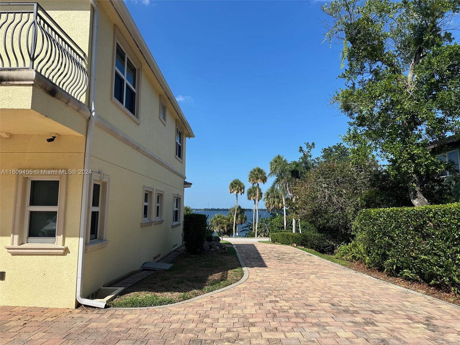 Broadview Manor - Residential