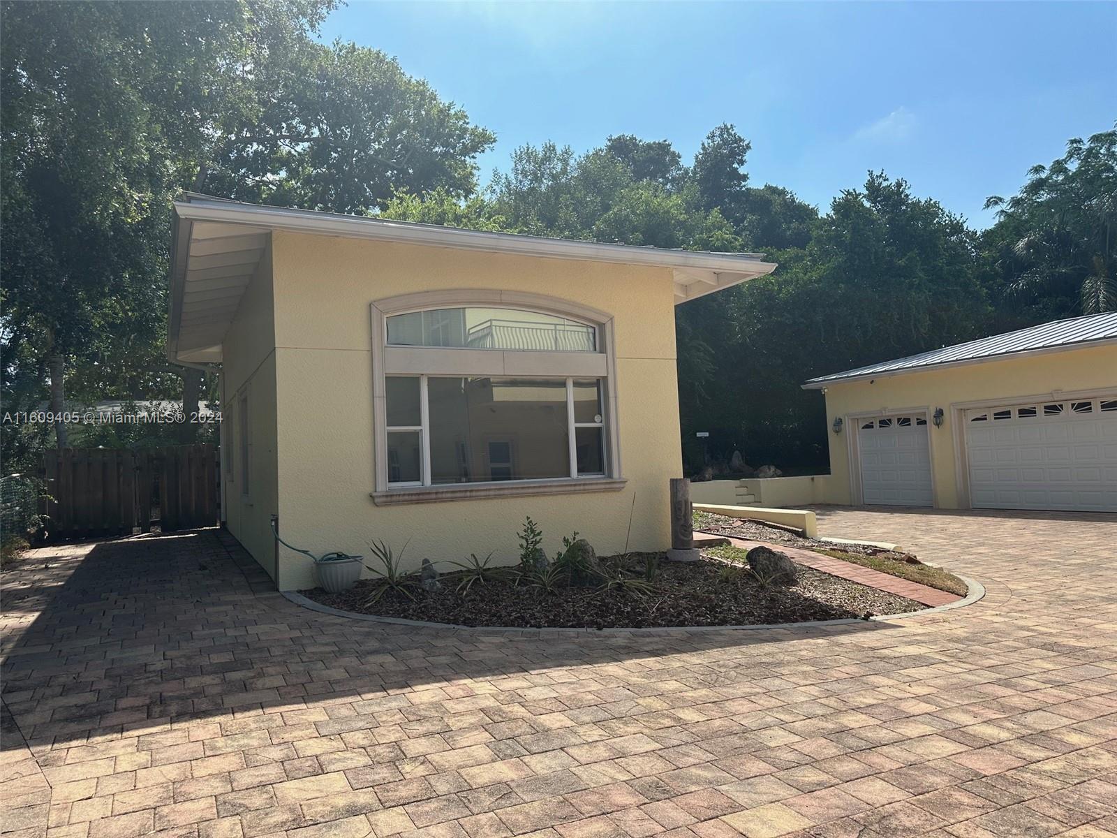 Broadview Manor - Residential