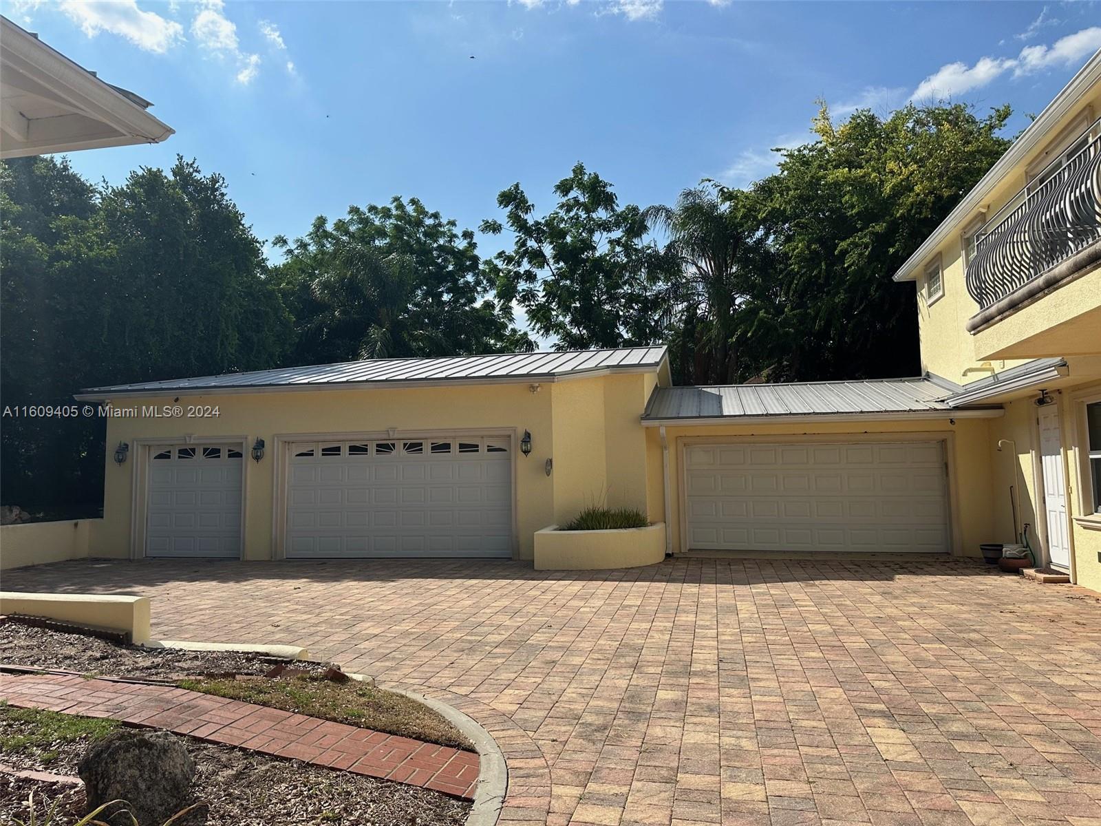 Broadview Manor - Residential