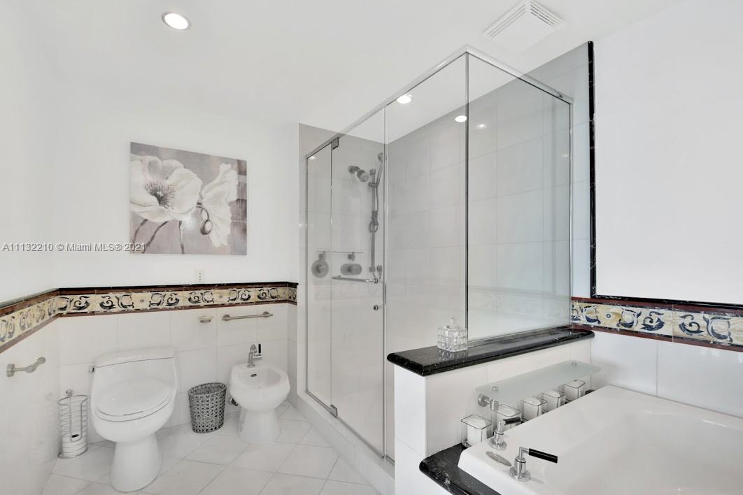 THE BENTLEY BAY CONDO - Residential Lease