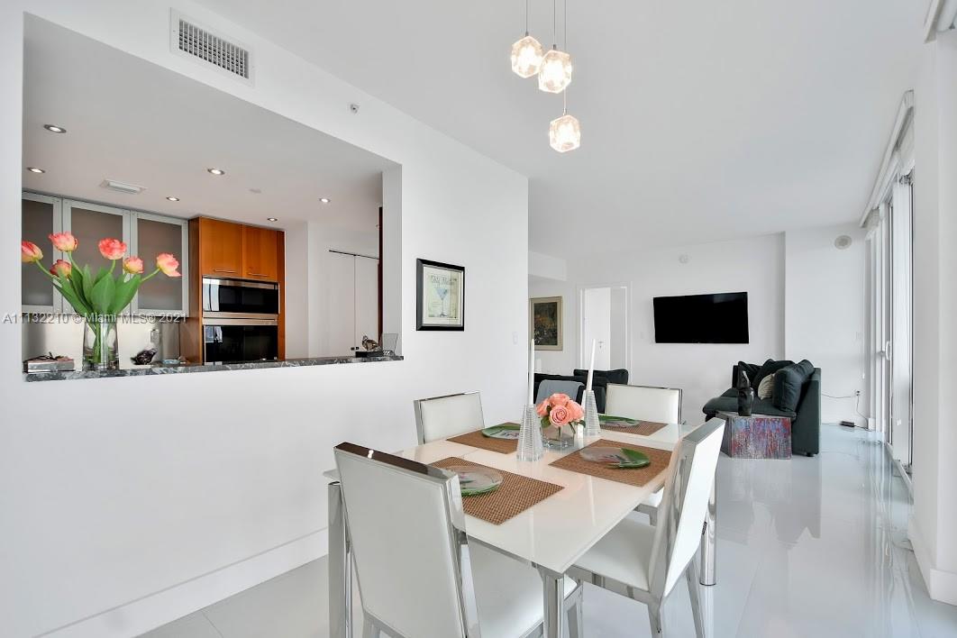 THE BENTLEY BAY CONDO - Residential Lease