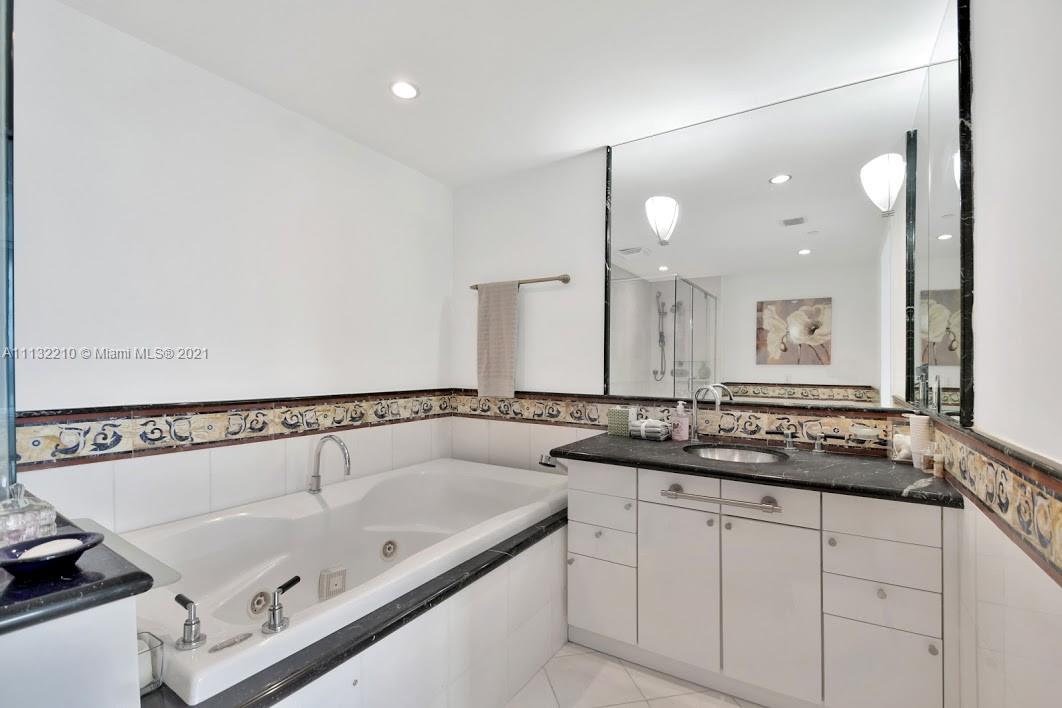 THE BENTLEY BAY CONDO - Residential Lease
