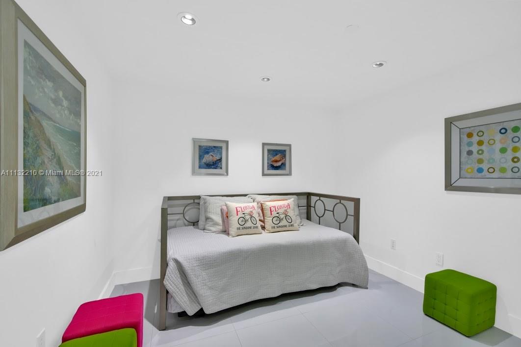THE BENTLEY BAY CONDO - Residential Lease