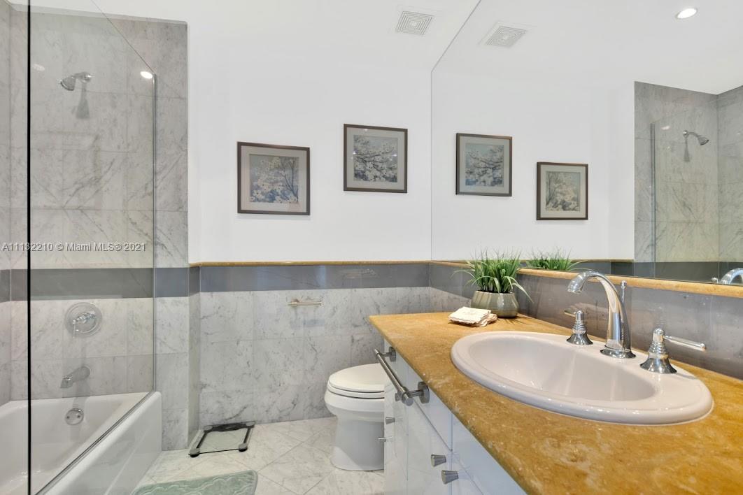 THE BENTLEY BAY CONDO - Residential Lease