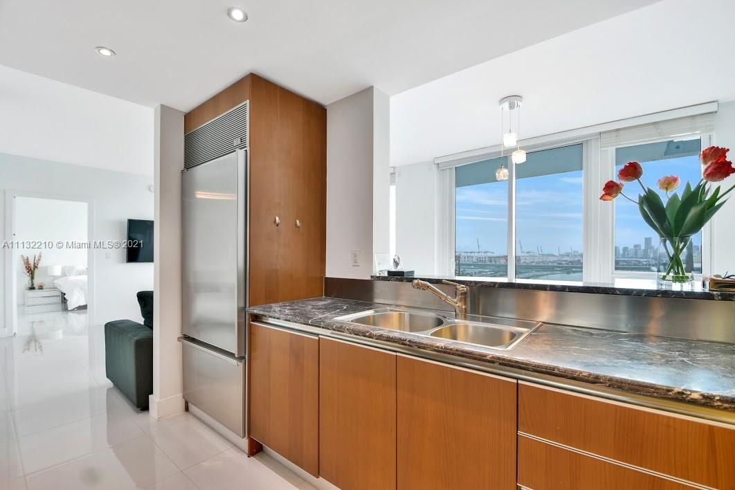 THE BENTLEY BAY CONDO - Residential Lease