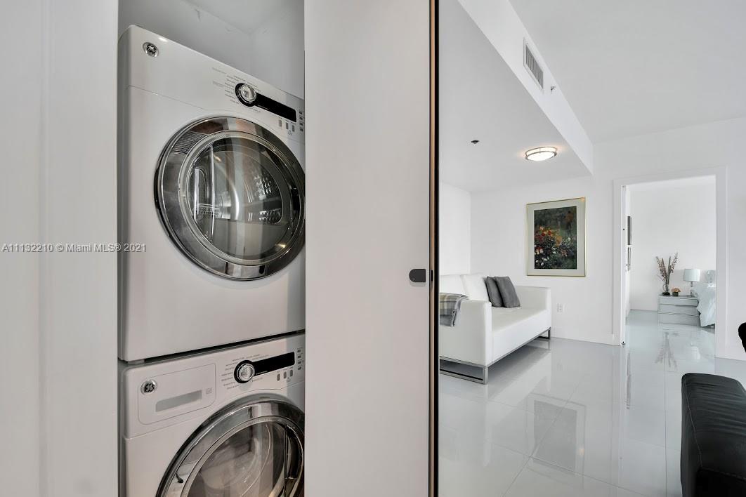 THE BENTLEY BAY CONDO - Residential Lease