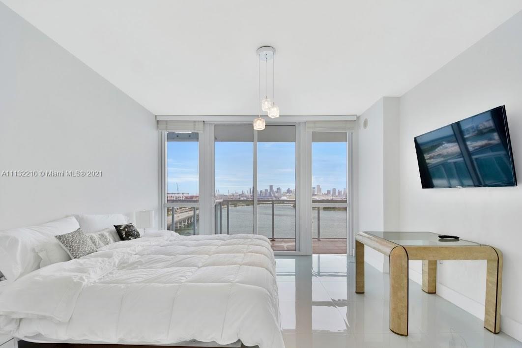 THE BENTLEY BAY CONDO - Residential Lease