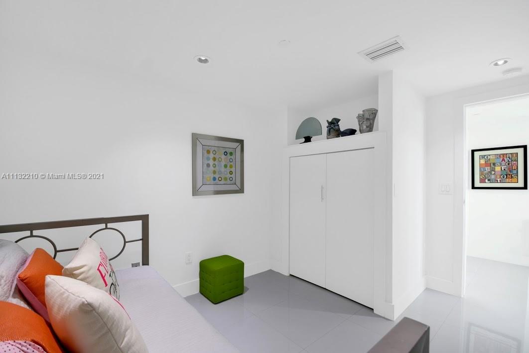 THE BENTLEY BAY CONDO - Residential Lease