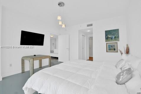 THE BENTLEY BAY CONDO - Residential Lease