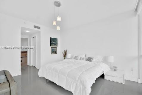 THE BENTLEY BAY CONDO - Residential Lease