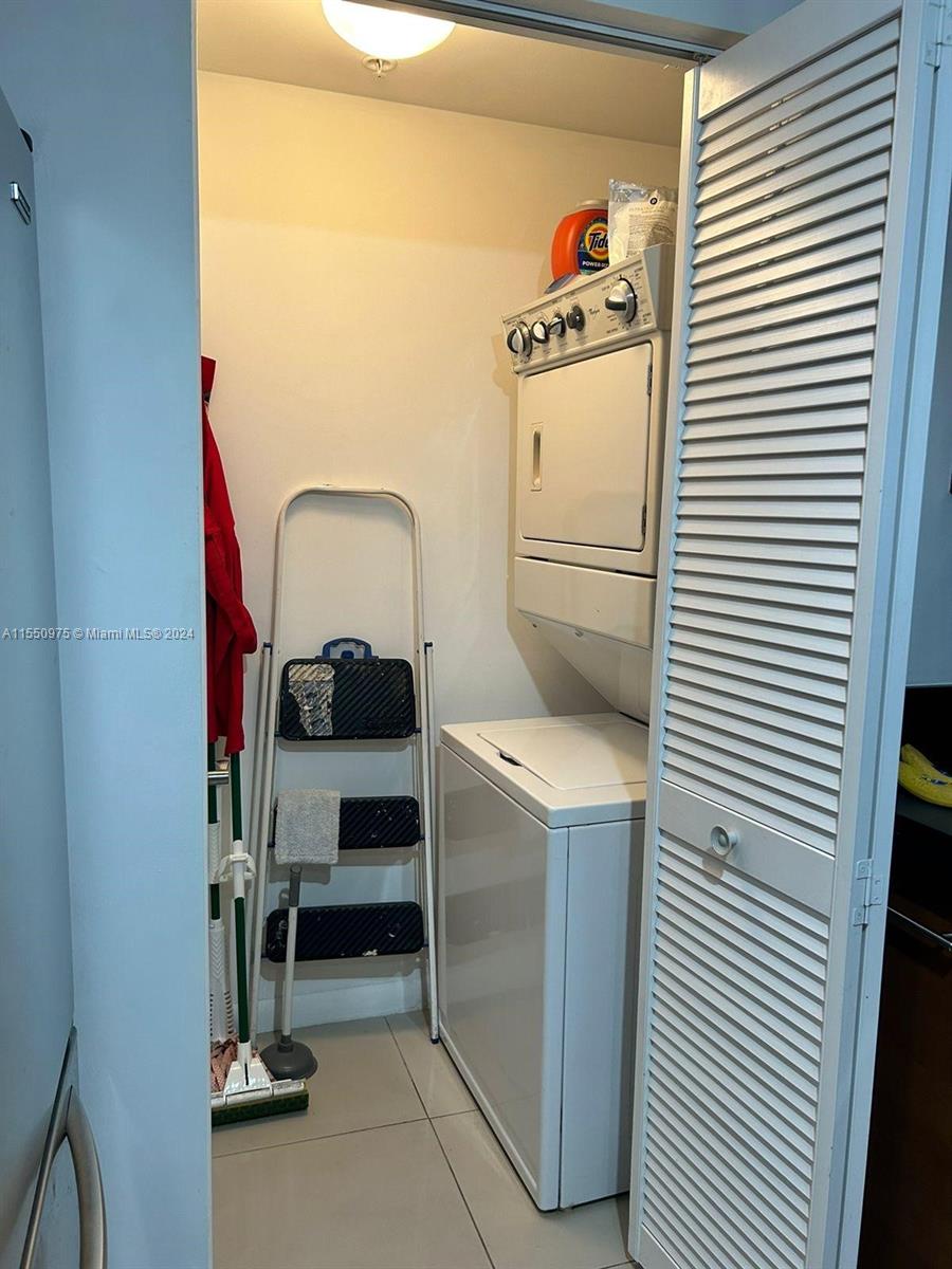 VIZCAYNE SOUTH CONDO - Residential Lease