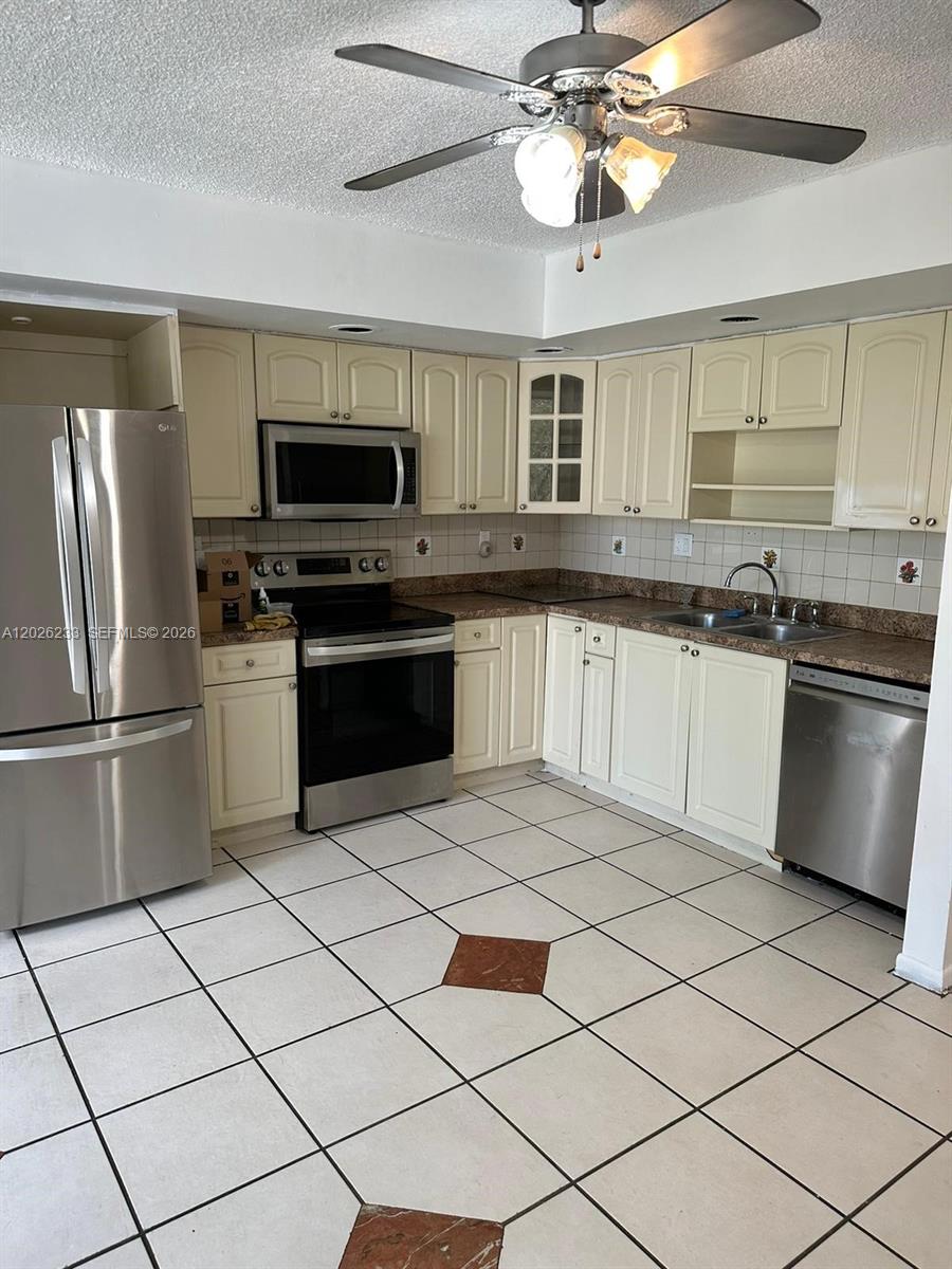 HORIZONS WEST - Residential Lease