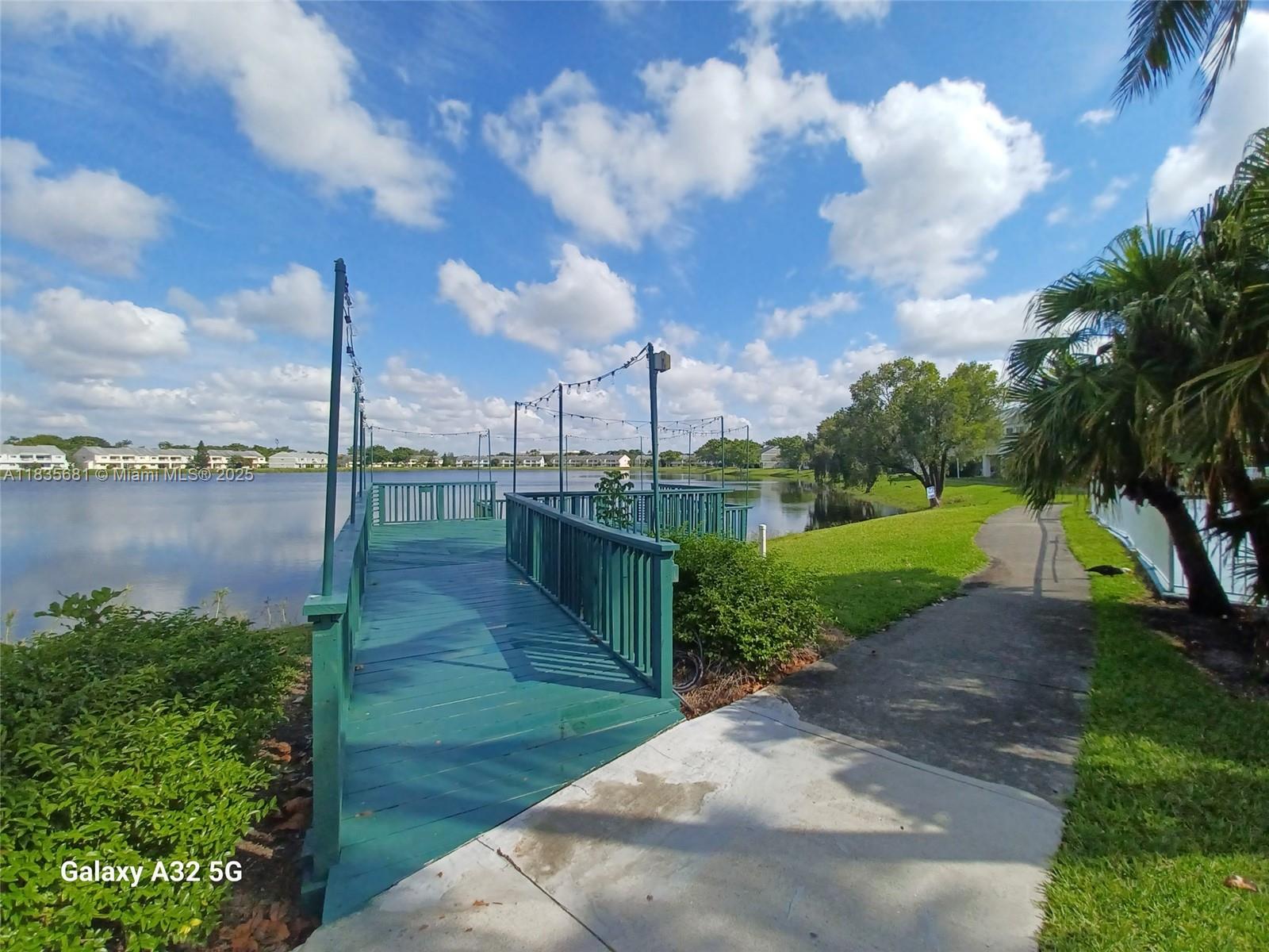 SUMMER LAKE - Residential
